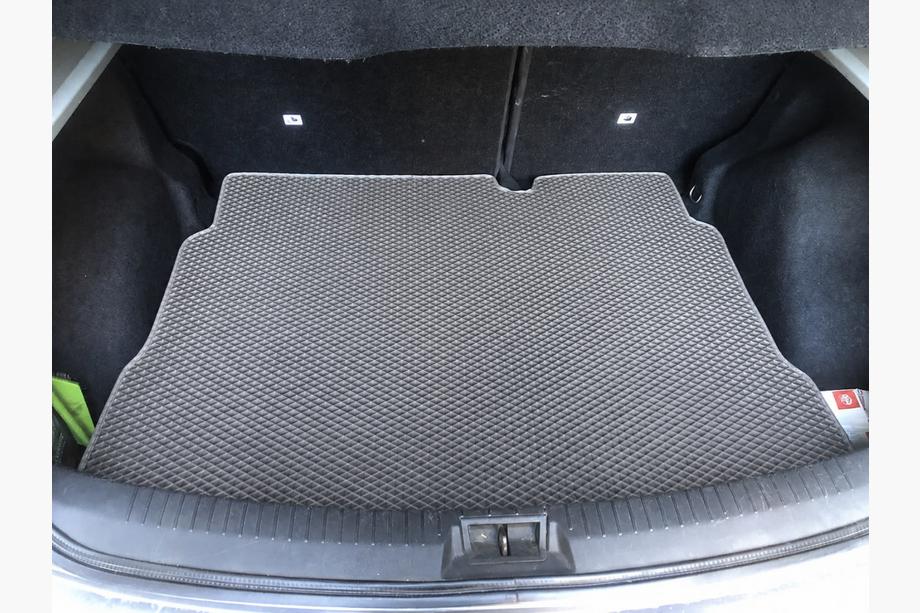 Nissan Qashqai 2007–2010 Rohož do kufra (EVA, sivá) Image
