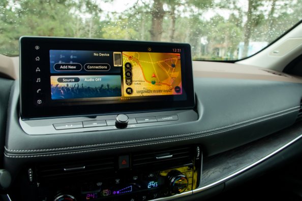 Čo je automobilový multimediálny systém?