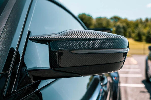 Tuning zrkadiel: štýlové a funkčné riešenia pre auto