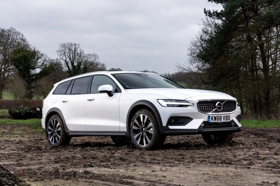 Recenzia druhogeneračného kombi Volvo V60 Cross Country