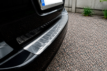Volkswagen Golf 6 2008–2014 Nerezová ochranná lišta zadného nárazníka Carmos V2 (SW, nerez) fotografia 1