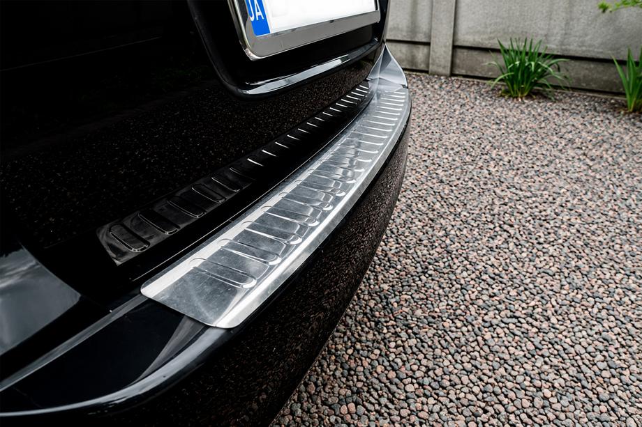 Volkswagen Golf 6 2008–2014 Nerezová ochranná lišta zadného nárazníka Carmos V2 (SW, nerez) Image