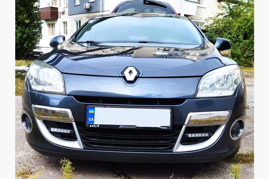 Renault Megane III 2009–2016 Rohové lišty na predný nárazník 2008-2011 (nerez) Image