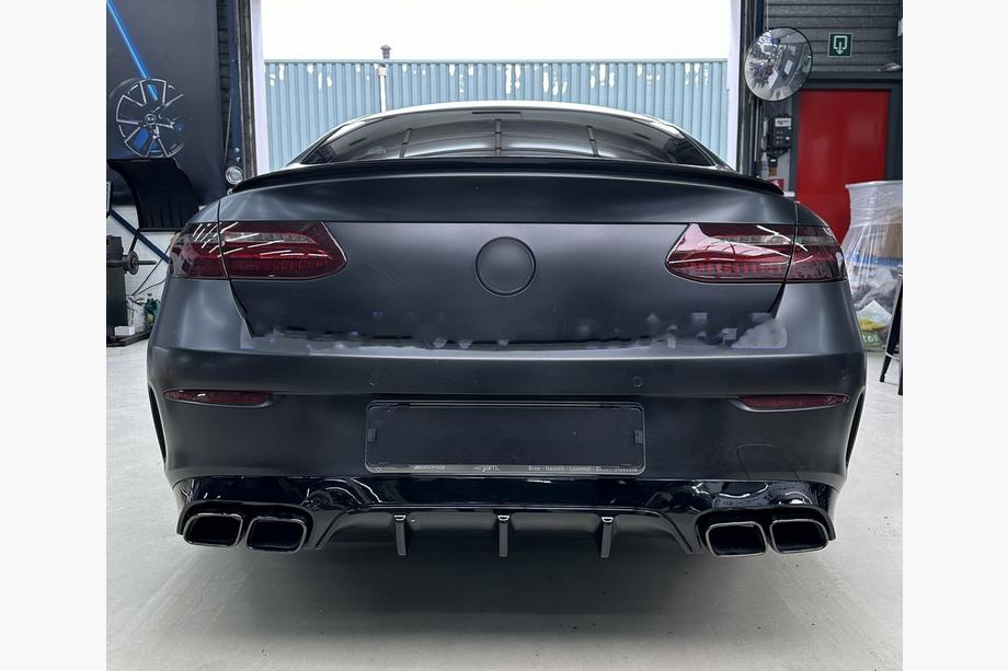 Mercedes E-class coupe C238 2016–2024 Zadný difúzor Black s koncovkami výfuku Black (AMG63 Design) Image