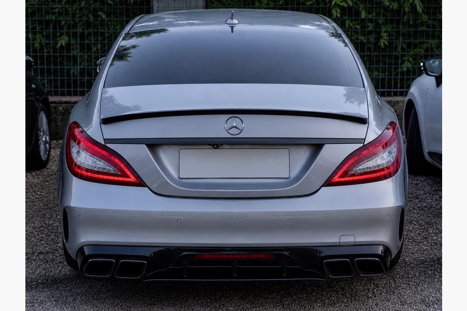 Mercedes CLS C218 2011–2018 Zadný difúzor s koncovkami výfuku Black (2015-2018, dizajn GT63) Fotografia 4