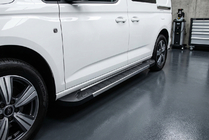 Ford Connect 2021– RedLine bočné prahy (2 ks, hliník) Maxi rázvor fotografia 1