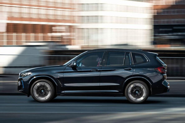 BMW iX3 2021: podrobný prehľad modernizovaného elektrického SUV Fotografia 2