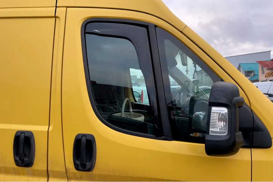 Opel Movano 2021– Vkladané okenné deflektory (2 ks, HIC) Image
