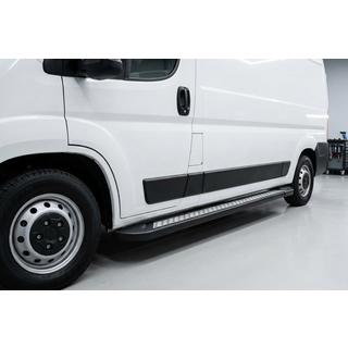Bočné nášľapy New Vision Black (2 ks, hliník) Opel Movano 2021– fotografia 1