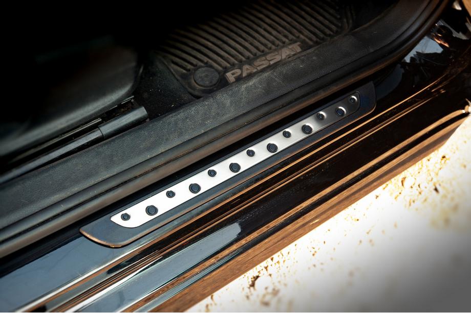 Volkswagen Passat B7 2012–2015 Nástupné lišty prahov (Dotline, 4 ks, nehrdzavejúca oceľ) Fotografia 1