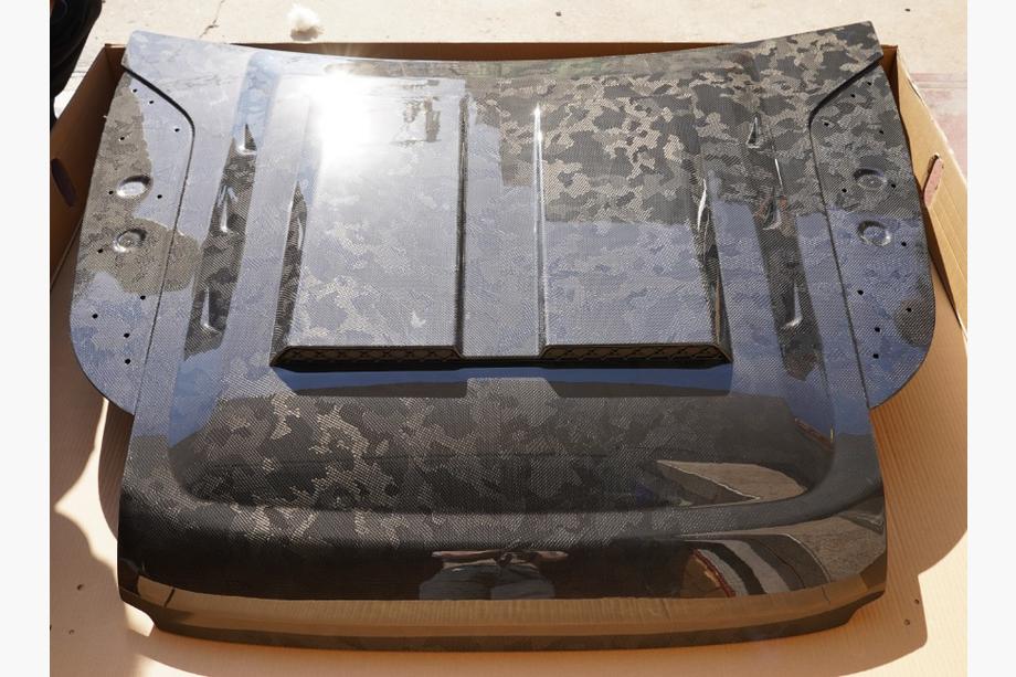 Land Rover Defender 2019– Karbonová kapota (kovaný karbón) Image