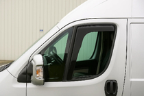 Fiat Ducato 2006–2025 Okenné deflektory vkladacie Niken Luxury (2 ks) fotografia 1