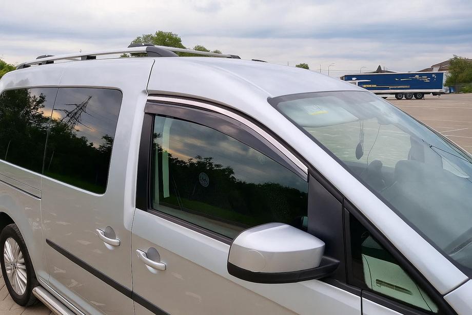 Volkswagen Caddy 2010–2015 Okenné veterné deflektory s chrómovou lištou Niken Luxury (2 ks) Image