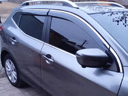 Nissan Qashqai 2014–2021 Okenné deflektory s chrómovou lištou Niken Luxury (4 ks) fotografia 3