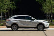 Recenzia Toyota Venza: moderný hybridný crossover fotografia 3