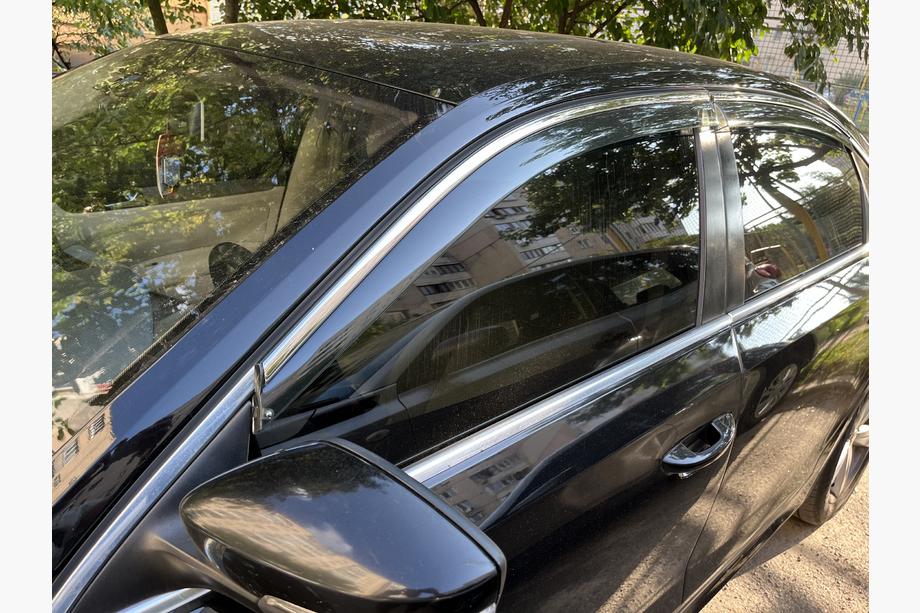Volkswagen Passat B7 2012–2015 Okenné deflektory s chrómovou lištou Niken Luxury (USA, 4 ks) Fotografia 1