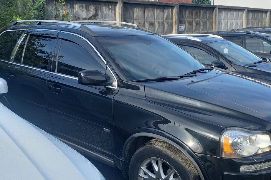 Volvo XC90 2002–2014 Okenné deflektory s chrómovou lištou Niken Luxury (4 ks) Image