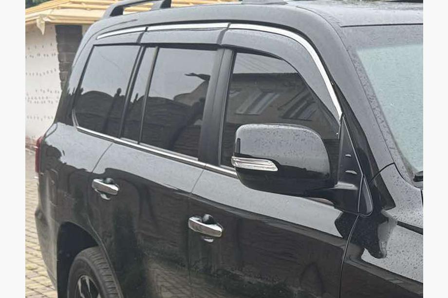 Lexus LX570/450d 2008–2022 Okenné deflektory vetra s chrómovou lištou Niken Luxury (2008-2015, 6 ks) Image