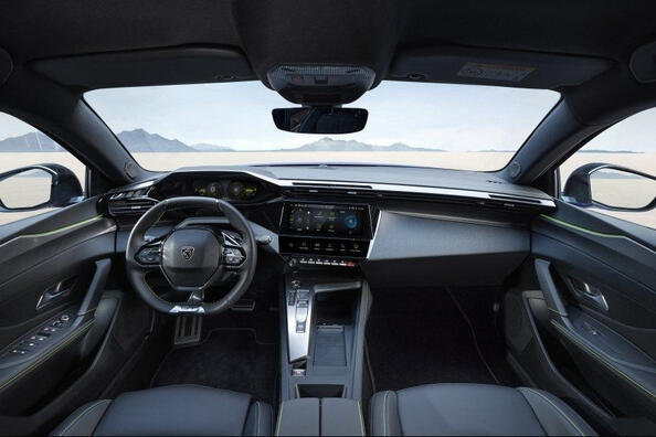 Recenzia Peugeot 408: štýlový a technologický fastback Fotografia 5