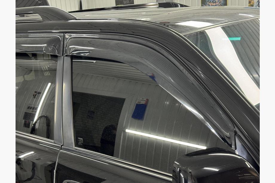 Lexus LX470 1998–2007 Okenné deflektory Niken Luxury (4 ks) Image