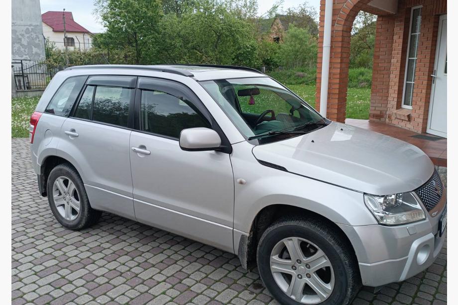 Suzuki Grand Vitara 2005–2017 Okenné deflektory Niken Luxury (4 ks) Fotografia 4