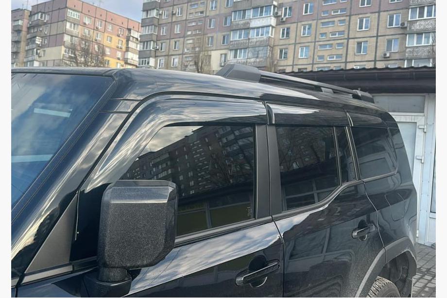 Toyota Land Cruiser Prado 250 2023– Okenné veterné deflektory Niken Luxury (6 ks) Fotografia 9