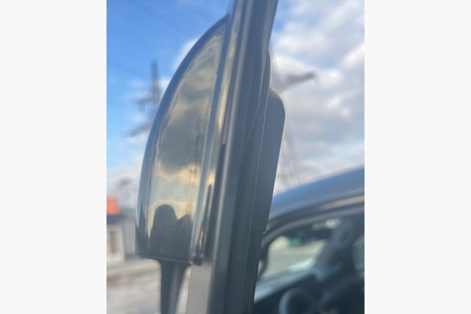 Toyota Land Cruiser Prado 250 2023– Okenné veterné deflektory Niken Luxury (6 ks) Fotografia 11