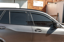 BMW X5 G05 2019–2026 Vkladacie deflektory okien Niken Luxury (4 ks) fotografia 8