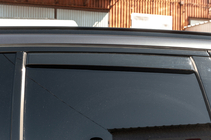 BMW X5 G05 2019–2026 Vkladacie deflektory okien Niken Luxury (4 ks) fotografia 3