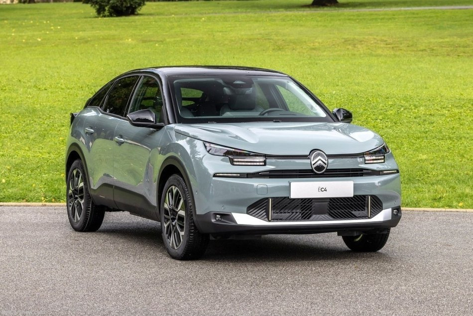 Test elektrického hatchbacku Citroen e-C4 2024