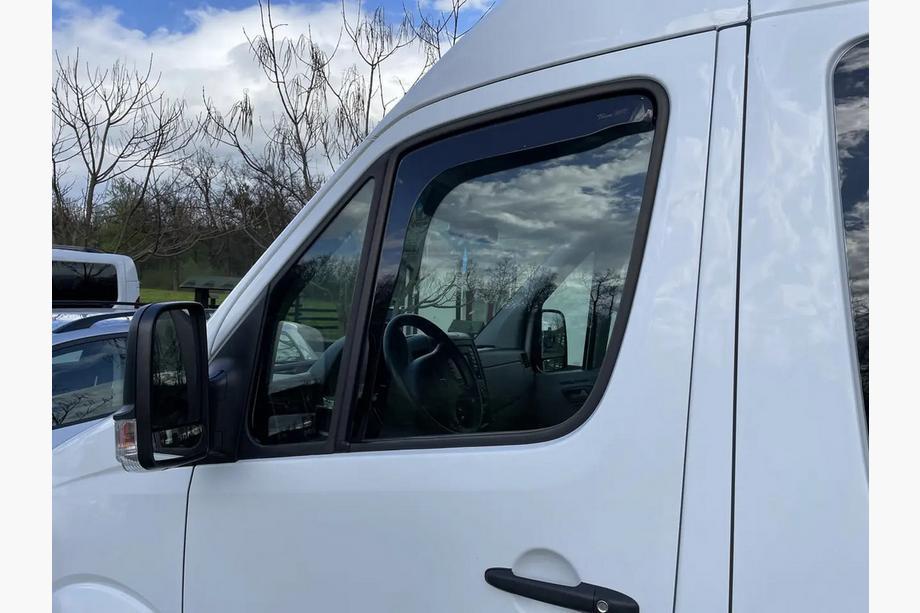Volkswagen Crafter 2006–2016 Okenné deflektory, vkladacie (2 ks, HEKO) Image