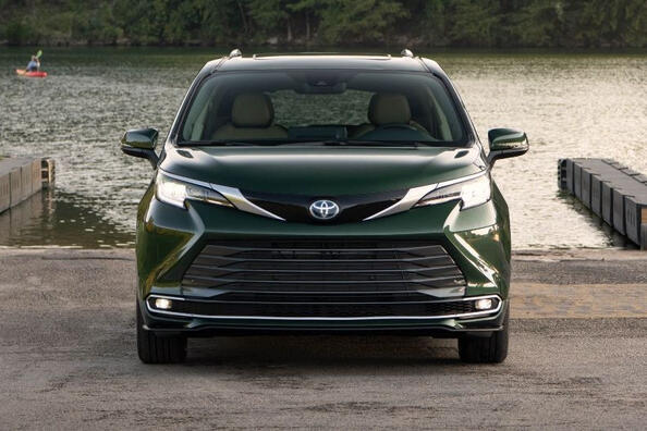 Prehľad minivanu Toyota Sienna štvrtej generácie