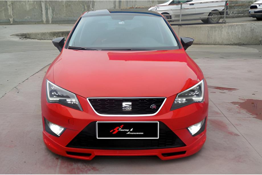 Seat Leon 2013–2020 Predný lip spojler DPT V-4 (2013-2016, čierny vysoký lesk) Fotografia 1