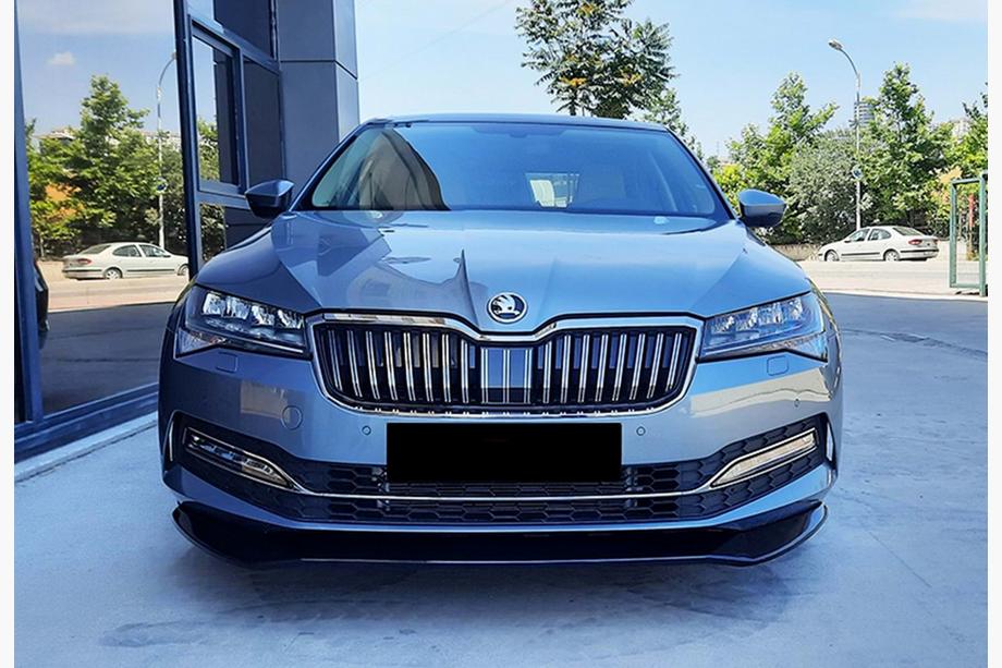 Skoda Superb 2015–2024 Predný lip spojler nárazníka DPT V-3 (2015-2020, čierny lesklý) Fotografia 5
