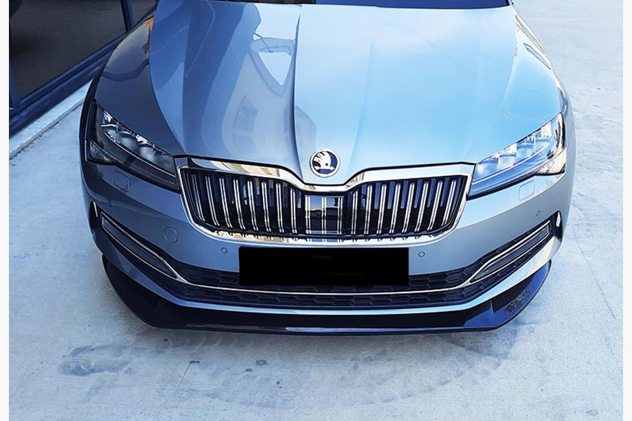 Skoda Superb 2015–2024 Predný lip spojler nárazníka DPT V-3 (2015-2020, čierny lesklý) Fotografia 2