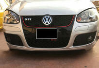 Volkswagen Golf 5 2003–2009 Predný lip DPT V-2 (pre GTI, čierna vo vysokom lesku) fotografia 1