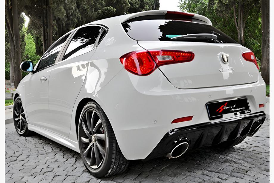 Alfa Romeo Giulietta 2010–2020 Zadný difúzor DPT V-1 (lesklá čierna) Image