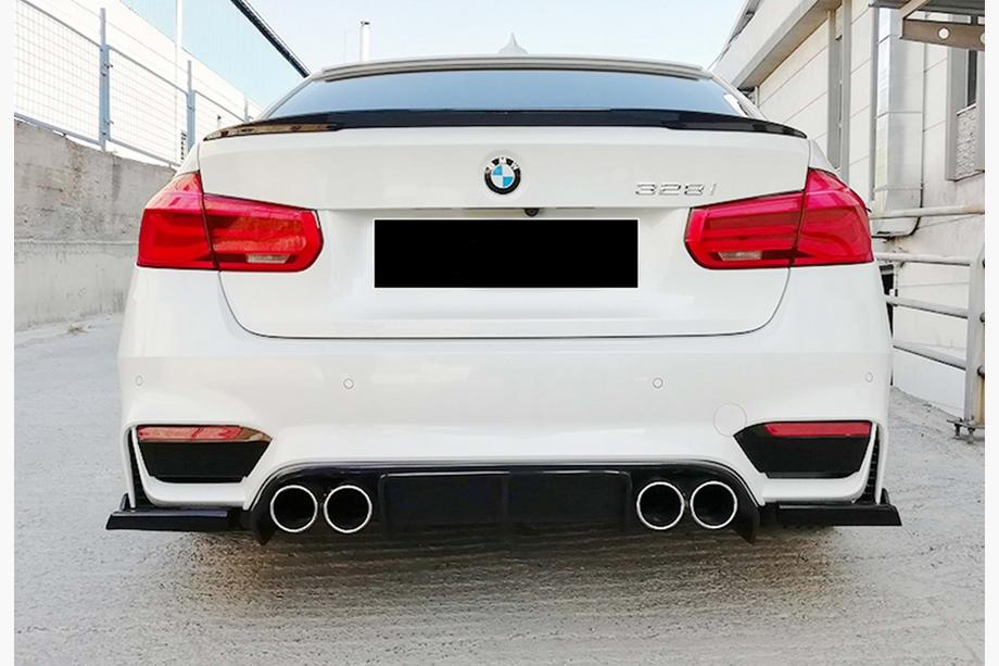 BMW rad 3 F30/F31 2012–2019 Zadný difúzor DPT V-1 (pre M3, lesklá čierna) Fotografia 1