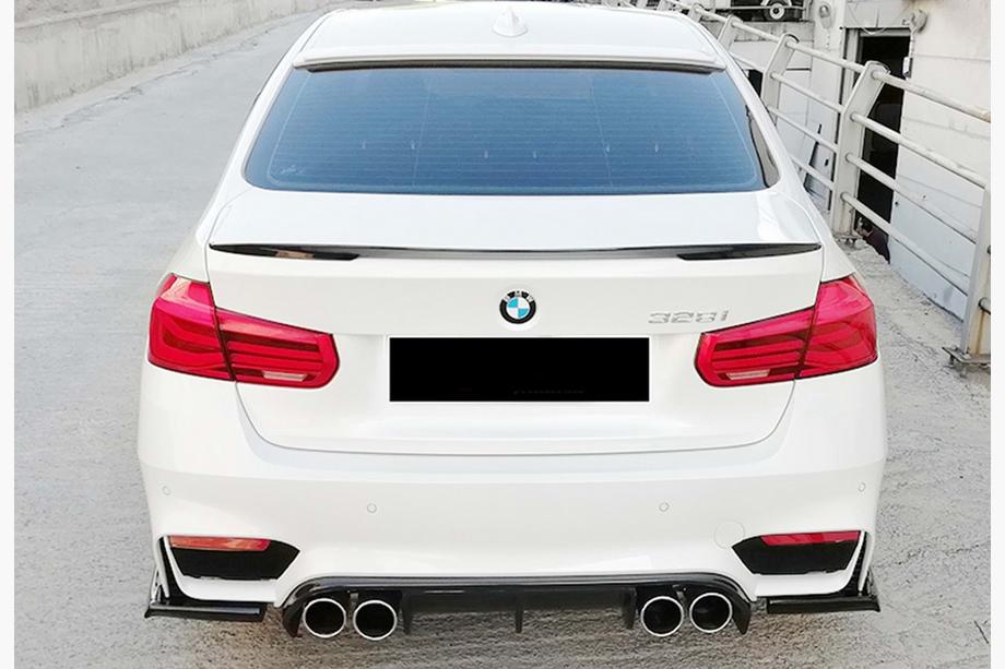 BMW rad 3 F30/F31 2012–2019 Zadný difúzor DPT V-1 (pre M3, lesklá čierna) Fotografia 5
