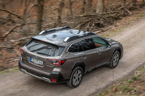 Recenzia Subaru Outback: spoľahlivý a funkčný crossover na každé cesty Fotografia 3