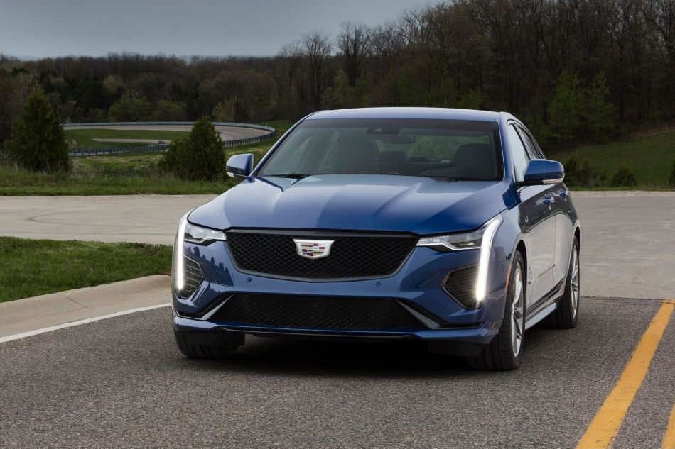 Recenzia prémiového sedanu Cadillac CT4