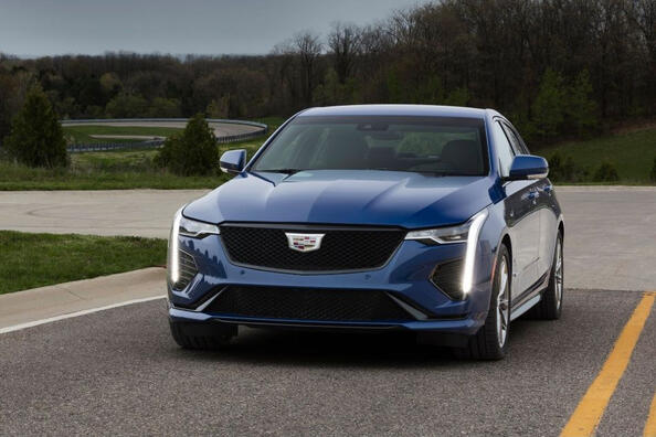 Recenzia prémiového sedanu Cadillac CT4