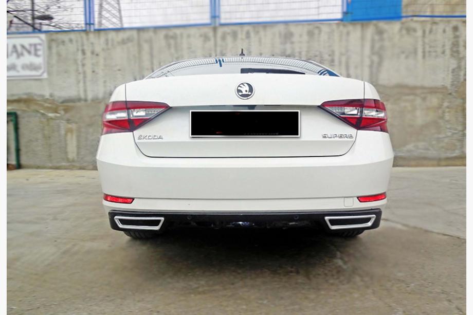 Skoda Superb 2015–2024 Zadný difúzor DPT V-2 (lesklá čierna) Image