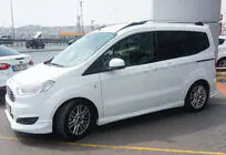 Ford Courier 2014–2023 Bočné prahy DPT (lesklá čierna) fotografia 1