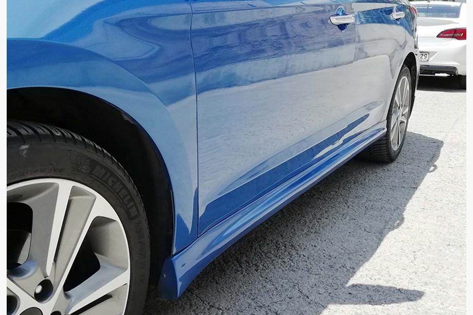 Hyundai Elantra (AD) 2015–2020 Bočné prahy DPT (lesklá čierna) Fotografia 2