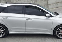 Hyundai I-20 2014–2020 DPT bočné prahy (2014-2018, čierny lesk) fotografia 1
