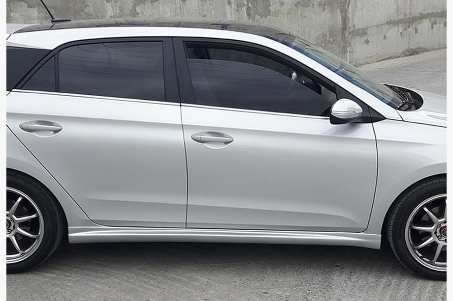 Hyundai I-20 2014–2020 DPT bočné prahy (2014-2018, čierny lesk) Image