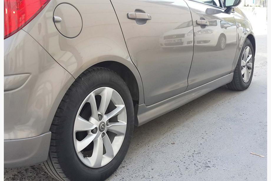 Opel Corsa D 2007–2014 Bočné prahy DPT V-3 (čierny lesk) Image