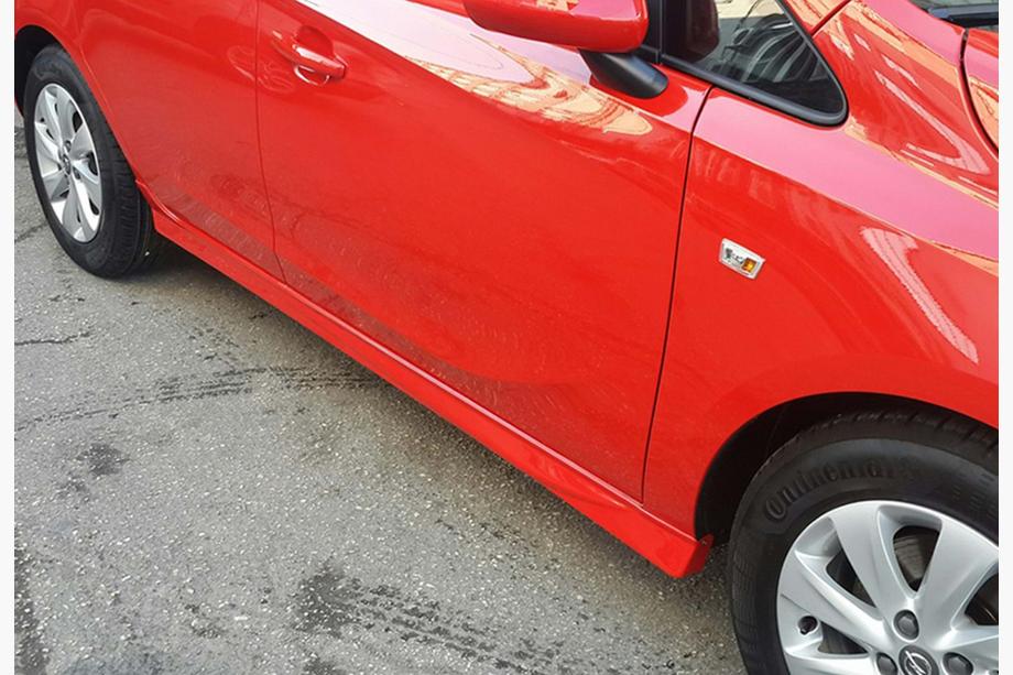Opel Corsa E 2015–2019 Bočné prahy DPT (lesklá čierna) Image