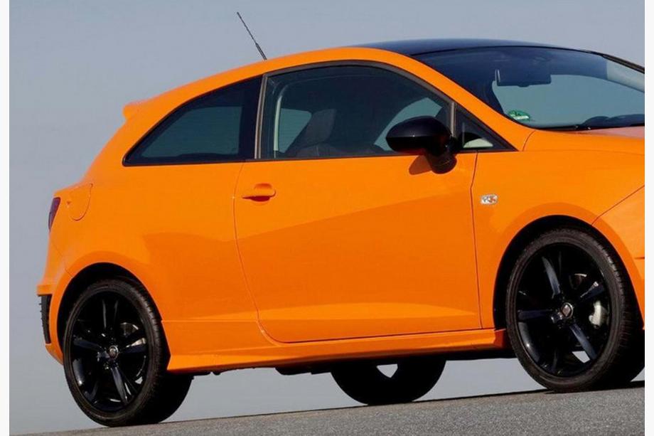 Seat Ibiza 2010–2017 Bočné prahy DPT V-1 (Coupe, lesklá čierna) Image